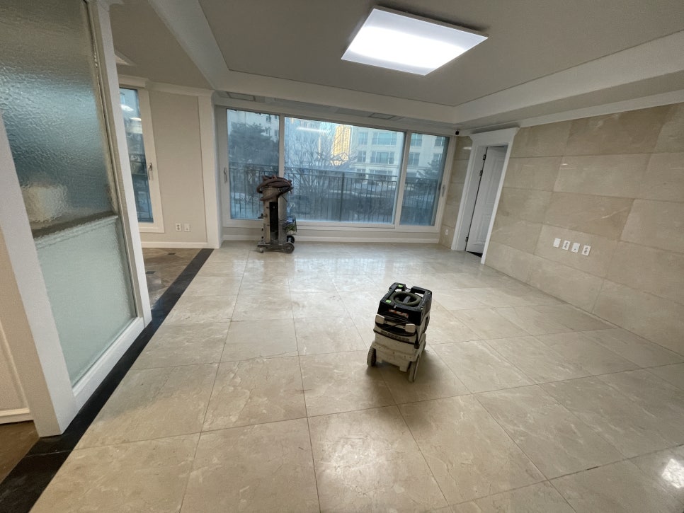 작업 전 거실 전경