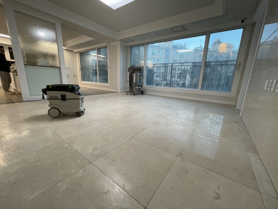 작업 전 바닥 클로즈업