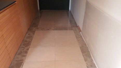 작업 전 현관 클로즈업 1