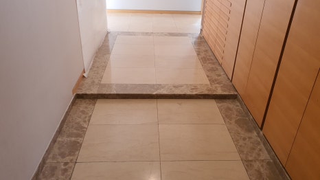 작업 전 현관 클로즈업 2