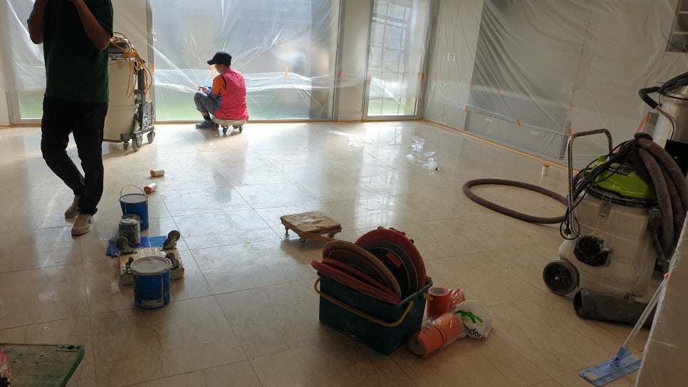 작업 전 거실 전경