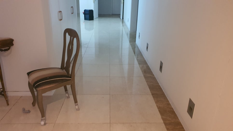 작업 전 거실 전경